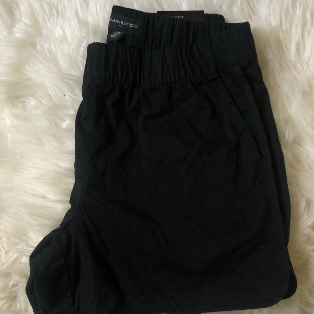 NWT - Banana republic 4 inch pull on short